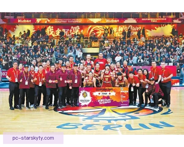 中国女篮喜获世界杯门票 全员合照庆祝 中国女篮喜获世界杯门票 全员合照庆祝